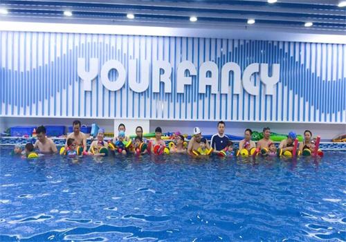 优范儿水中运动